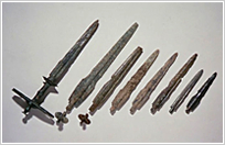 写真：佐賀県吉野ヶ里遺跡から出土した銅剣（青銅器）