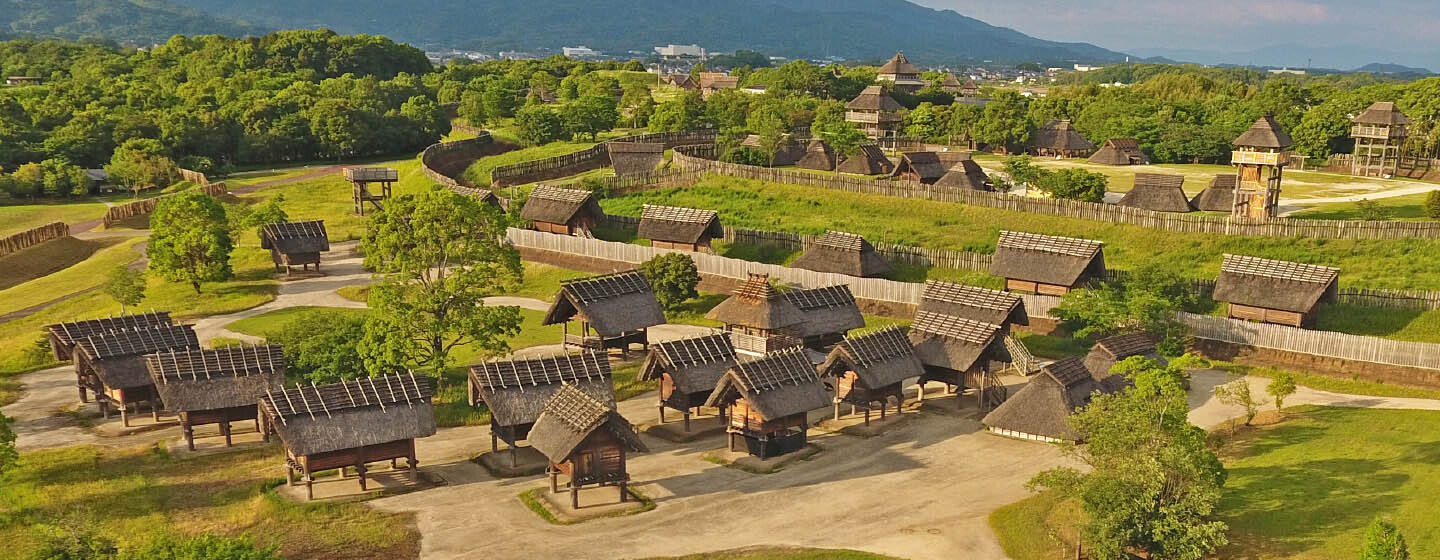 One of Japan's largest moat-encircled village and ancient ruins